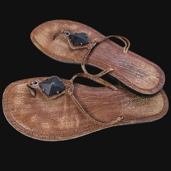 Vintage Kenneth Cole New York Leather Hardware Embellished Flip Flop Sandals 9.5 - Picture 3 of 8